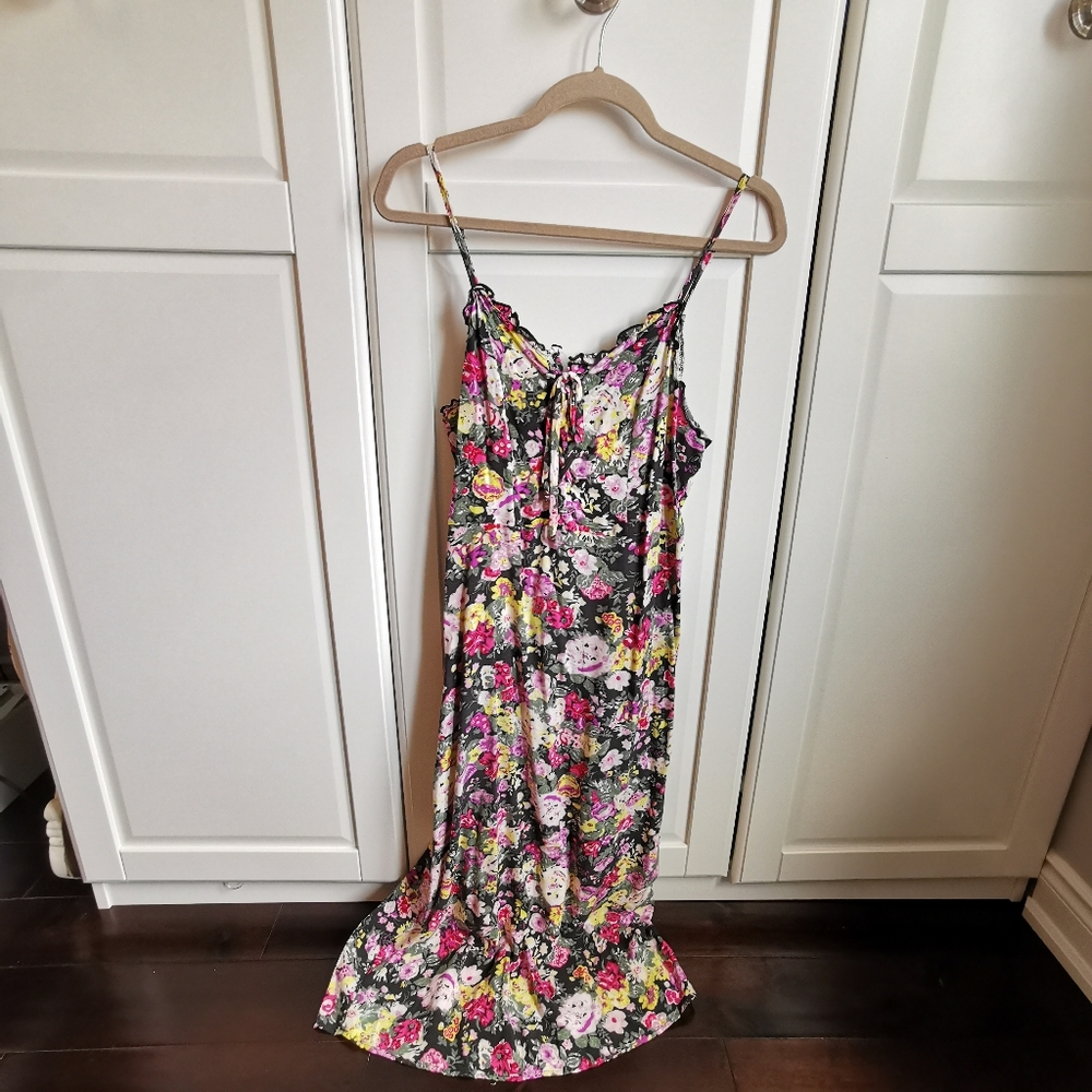 Floral Spaghetti Strap Summer Dress, Wolf Fabel, Size Medium